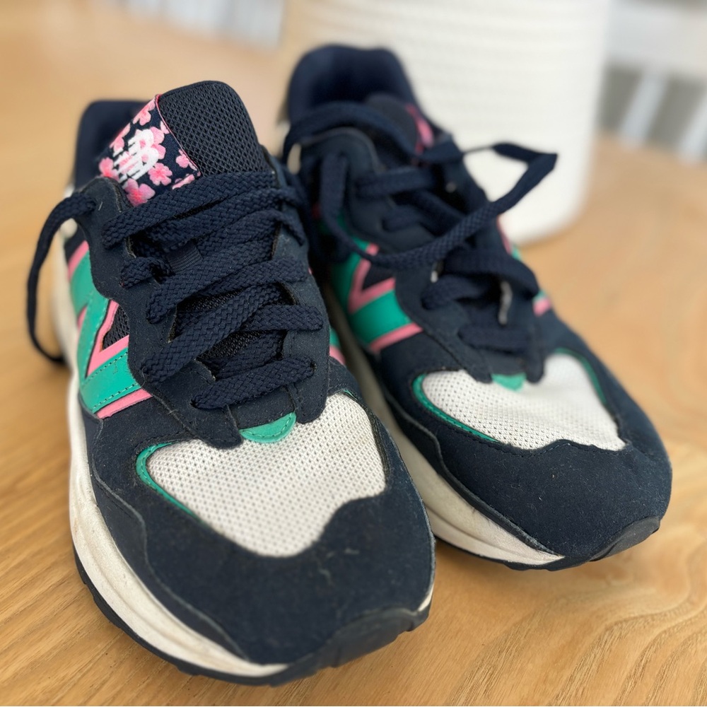 New Balance 57/40 RARE Cherry Blossom Boys Size 4.5